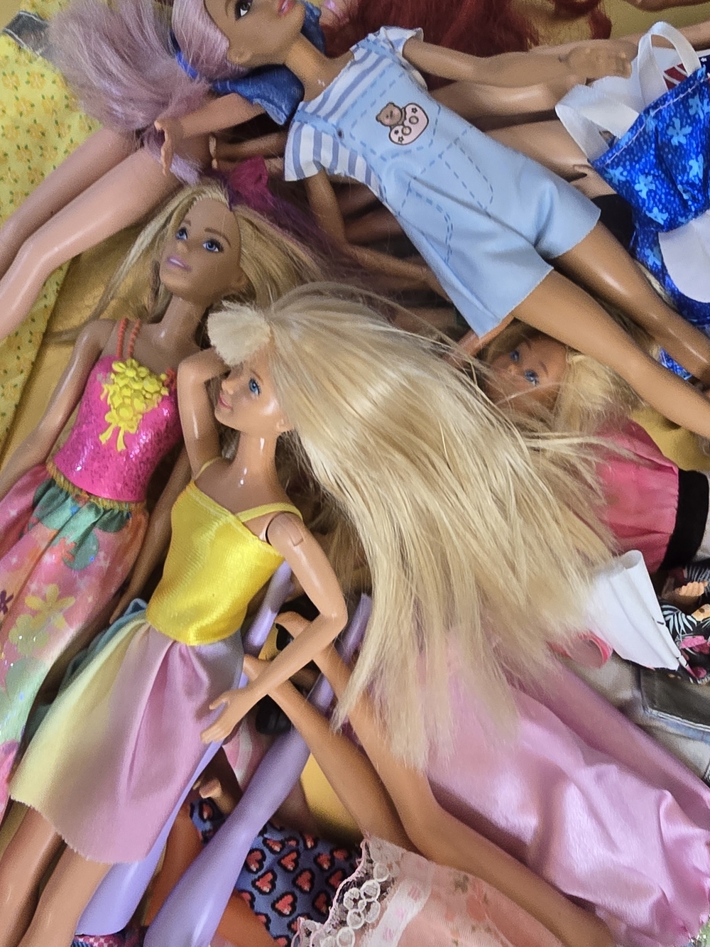 Assorted Lot Of Barbie, Ken & Fashion Dolls Mixed - Picture 9 of 11